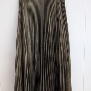 Club Monaco Elegant Pleated Skirt in Metallic Bronze